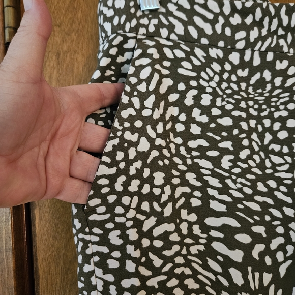 LOFT Wide Leg Olive Green and White Pants - Picture 4 of 6